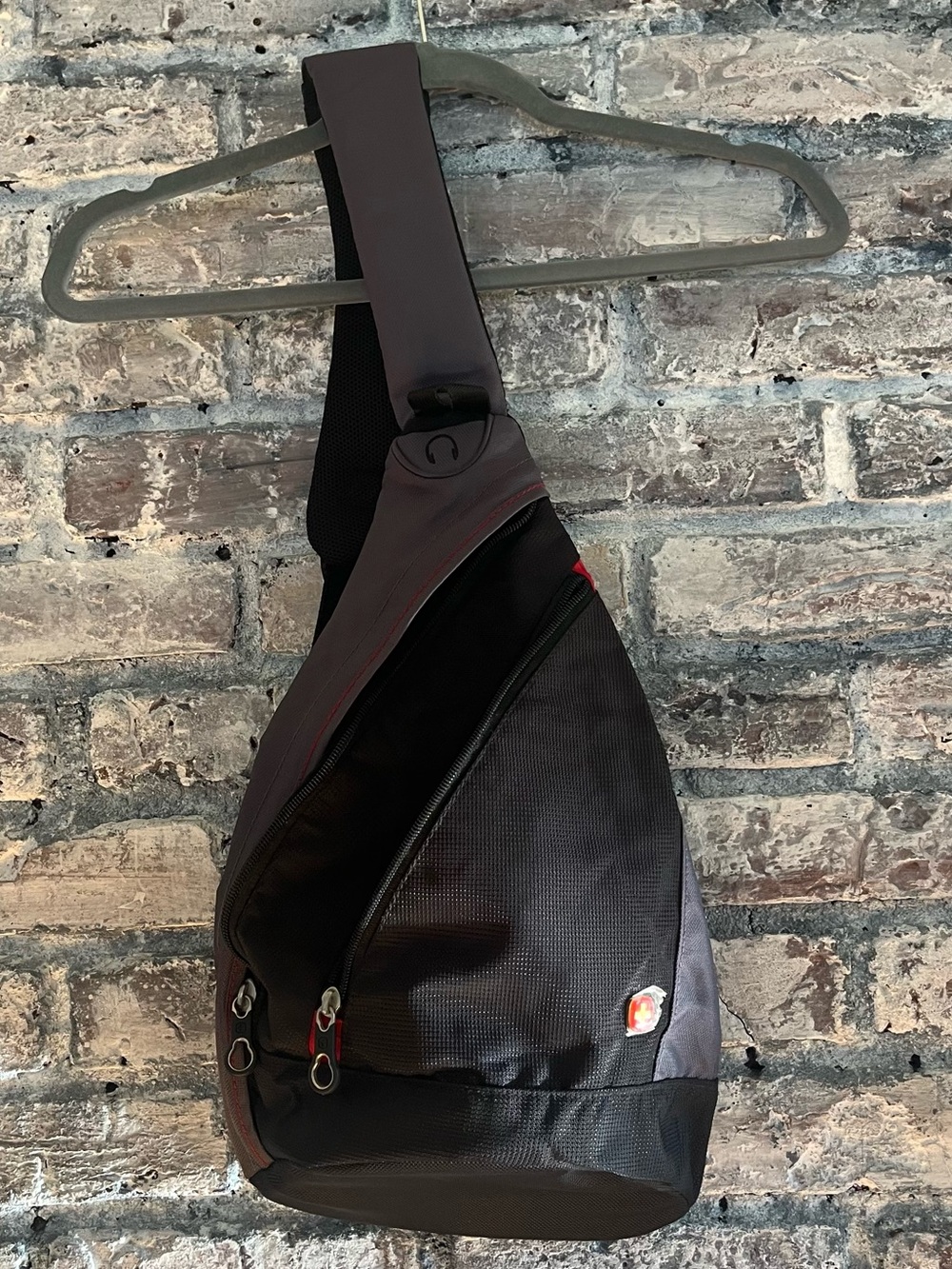 NEW Swiss Gear Black Sling Belt Bag/Padded Comfort Strap Multiple Functionunisex